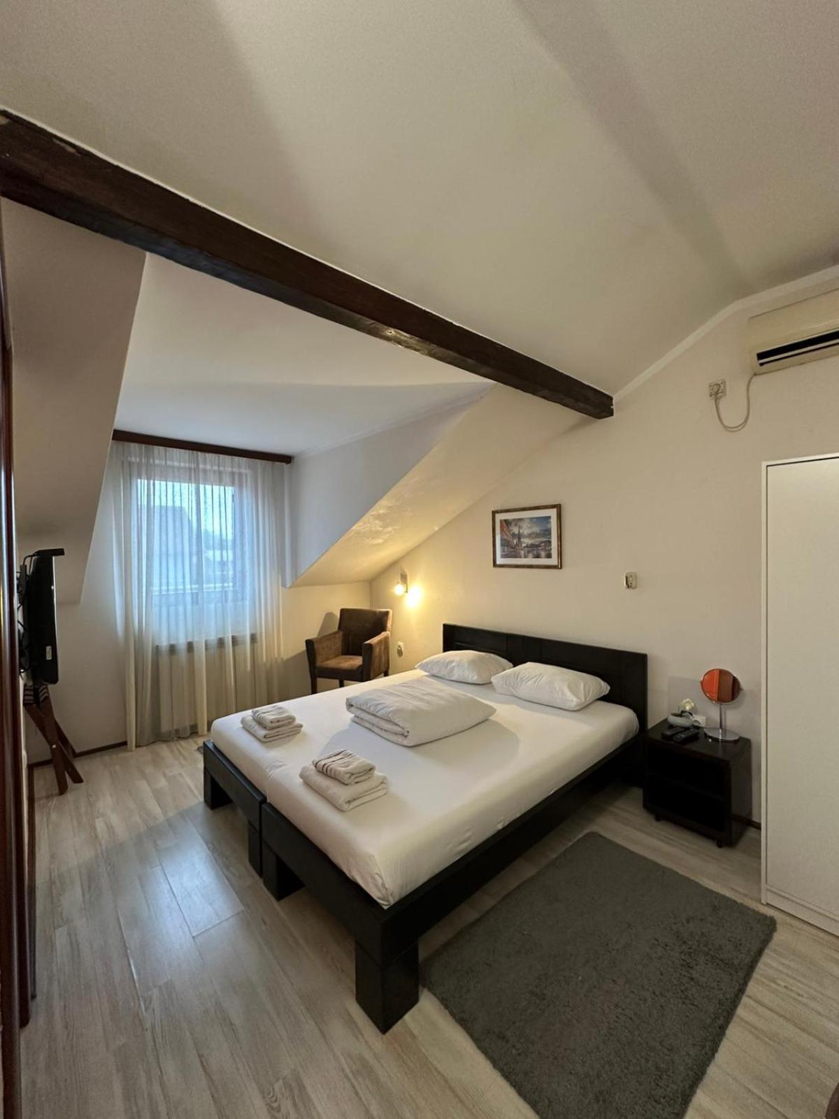 Apartments & Accommodation Stojic Новий Сад Номер фото